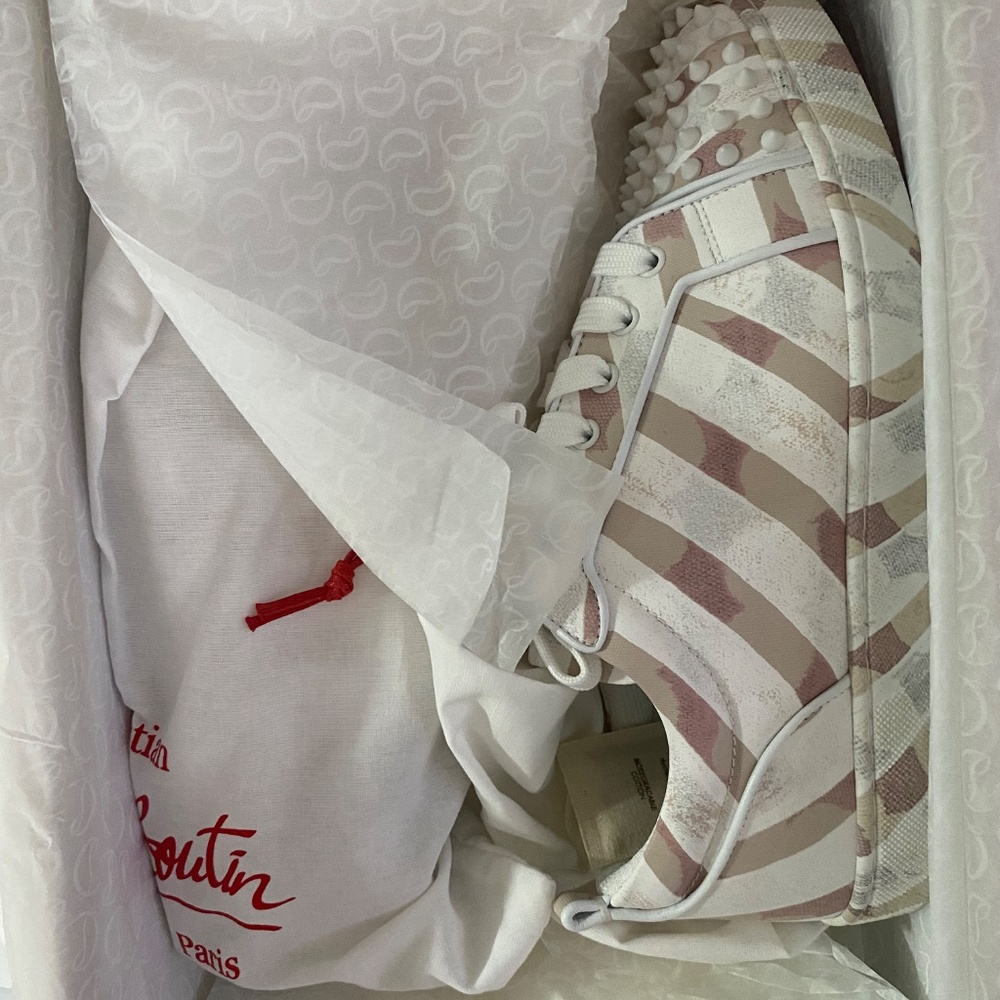 Christian Louboutin - Picture 4 of 8